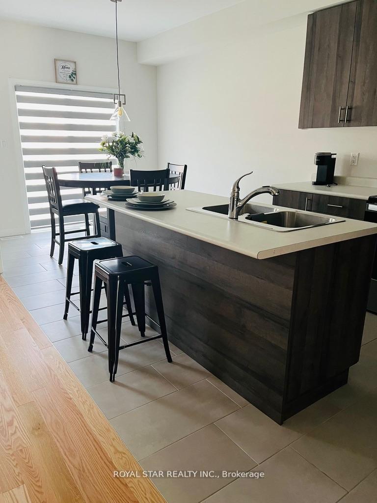 Photo 5 of 7 Federica Crescent, Wasaga Beach — HOMEH