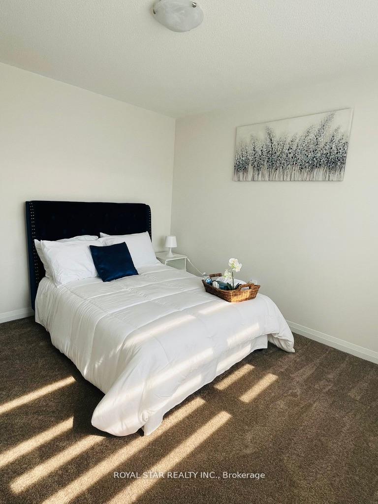 Photo 8 of 7 Federica Crescent, Wasaga Beach — HOMEH