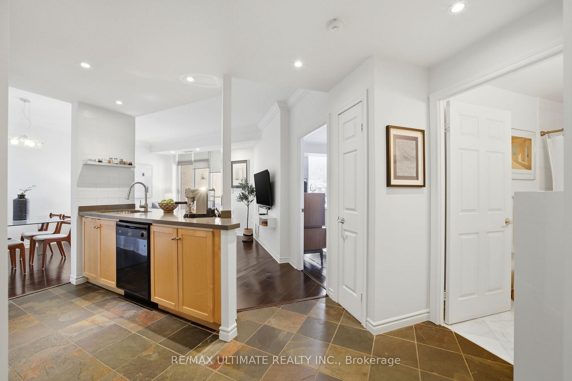 Photo 6 of Unit 405, 1750 Bayview Avenue, Toronto, Mount Pleasant East — HOMEH