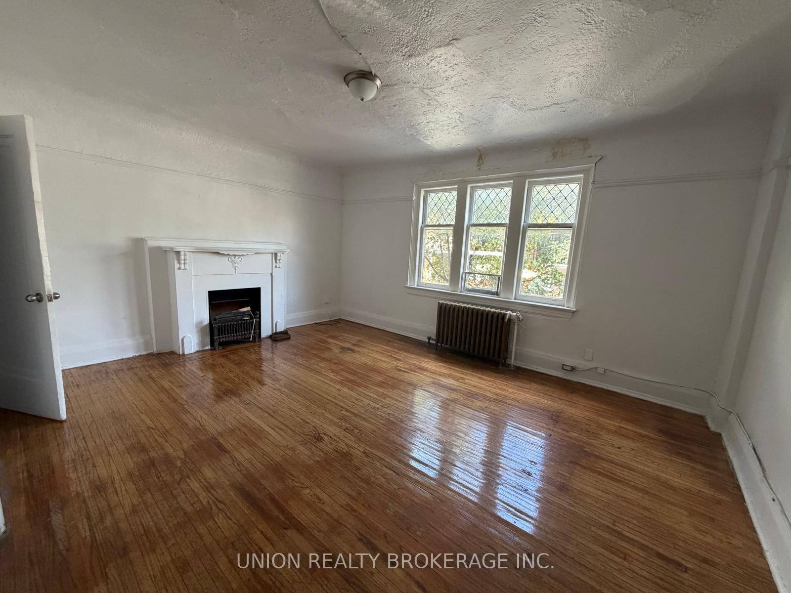 Photo 2 of Unit 16, 2393 Queen Street E, Toronto, The Beaches — HOMEH