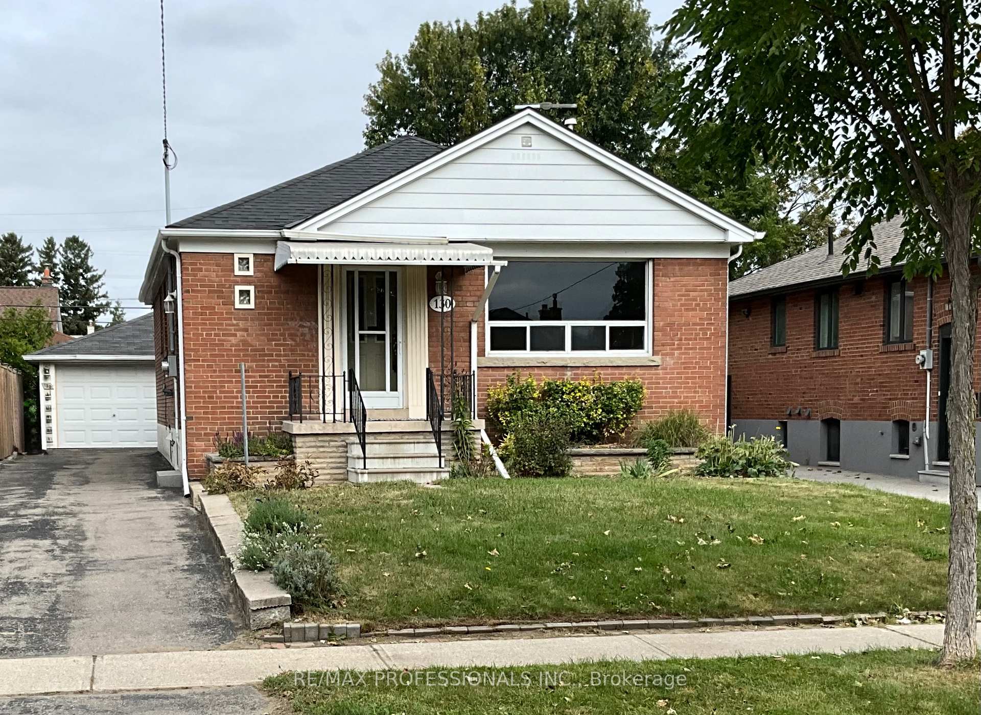 Photo 1 of 130 Yorkview Drive, Etobicoke, Stonegate-Queensway — HOMEH