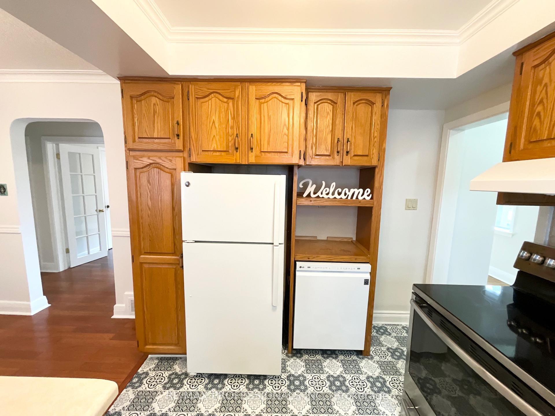 Photo 8 of 130 Yorkview Drive, Etobicoke, Stonegate-Queensway — HOMEH