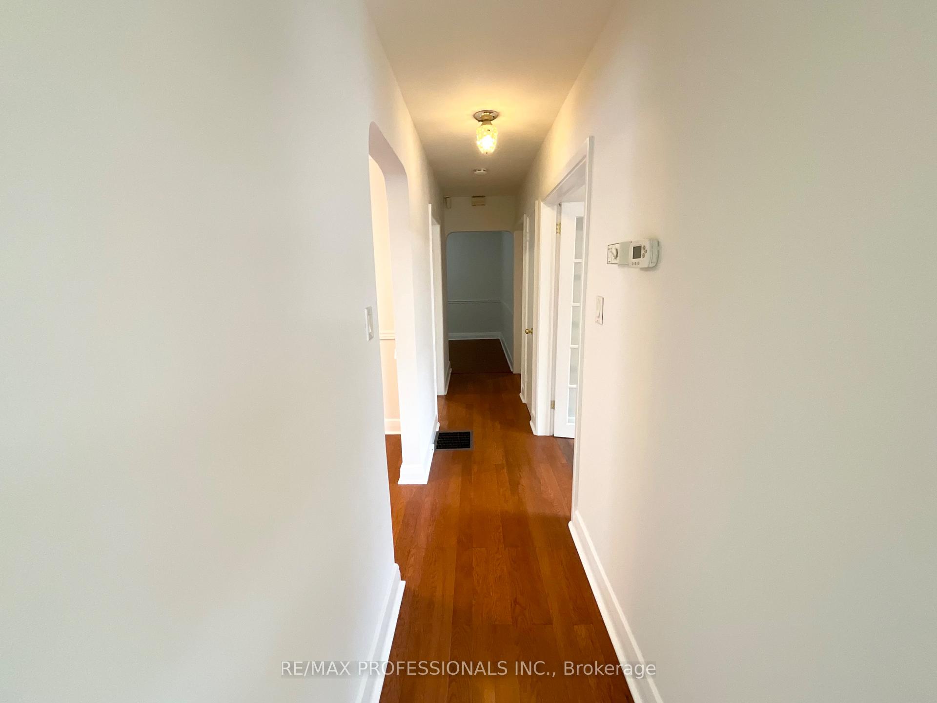 Photo 11 of 130 Yorkview Drive, Etobicoke, Stonegate-Queensway — HOMEH