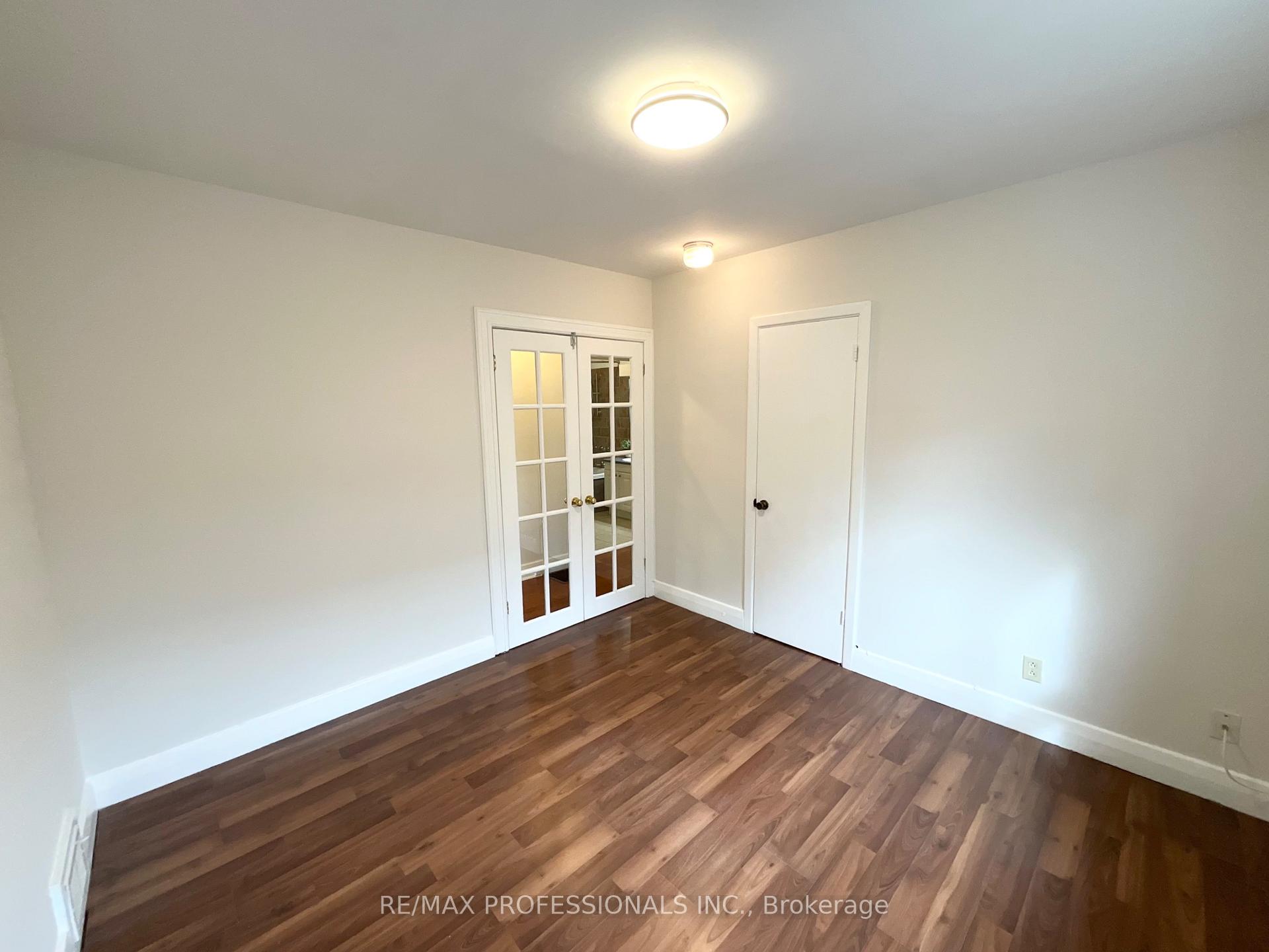 Photo 14 of 130 Yorkview Drive, Etobicoke, Stonegate-Queensway — HOMEH