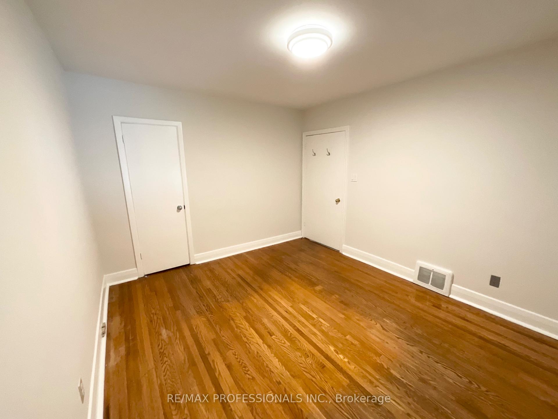 Photo 16 of 130 Yorkview Drive, Etobicoke, Stonegate-Queensway — HOMEH