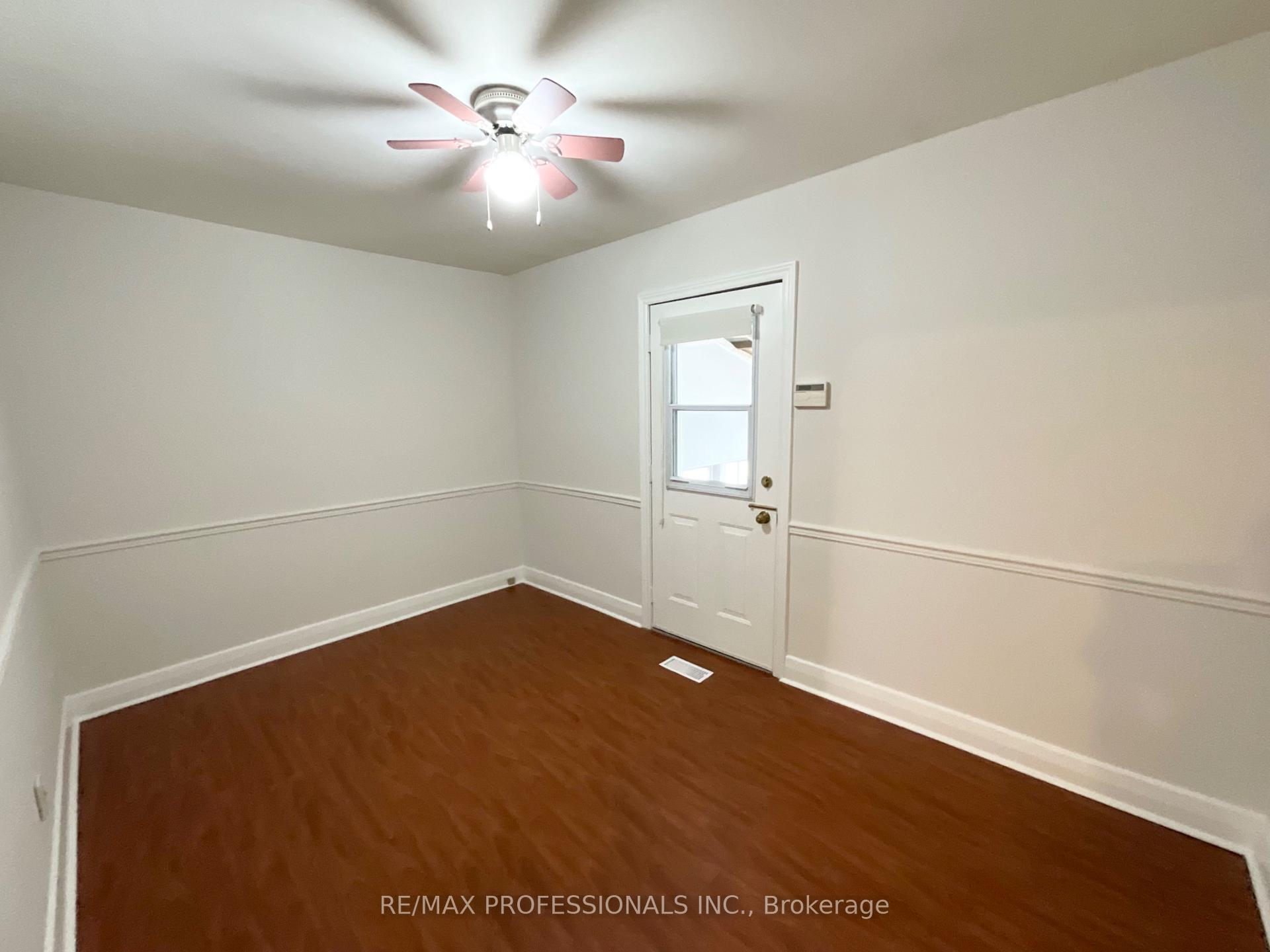 Photo 17 of 130 Yorkview Drive, Etobicoke, Stonegate-Queensway — HOMEH
