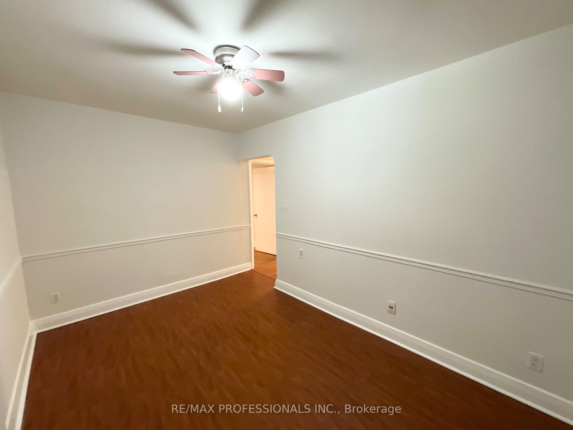 Photo 18 of 130 Yorkview Drive, Etobicoke, Stonegate-Queensway — HOMEH
