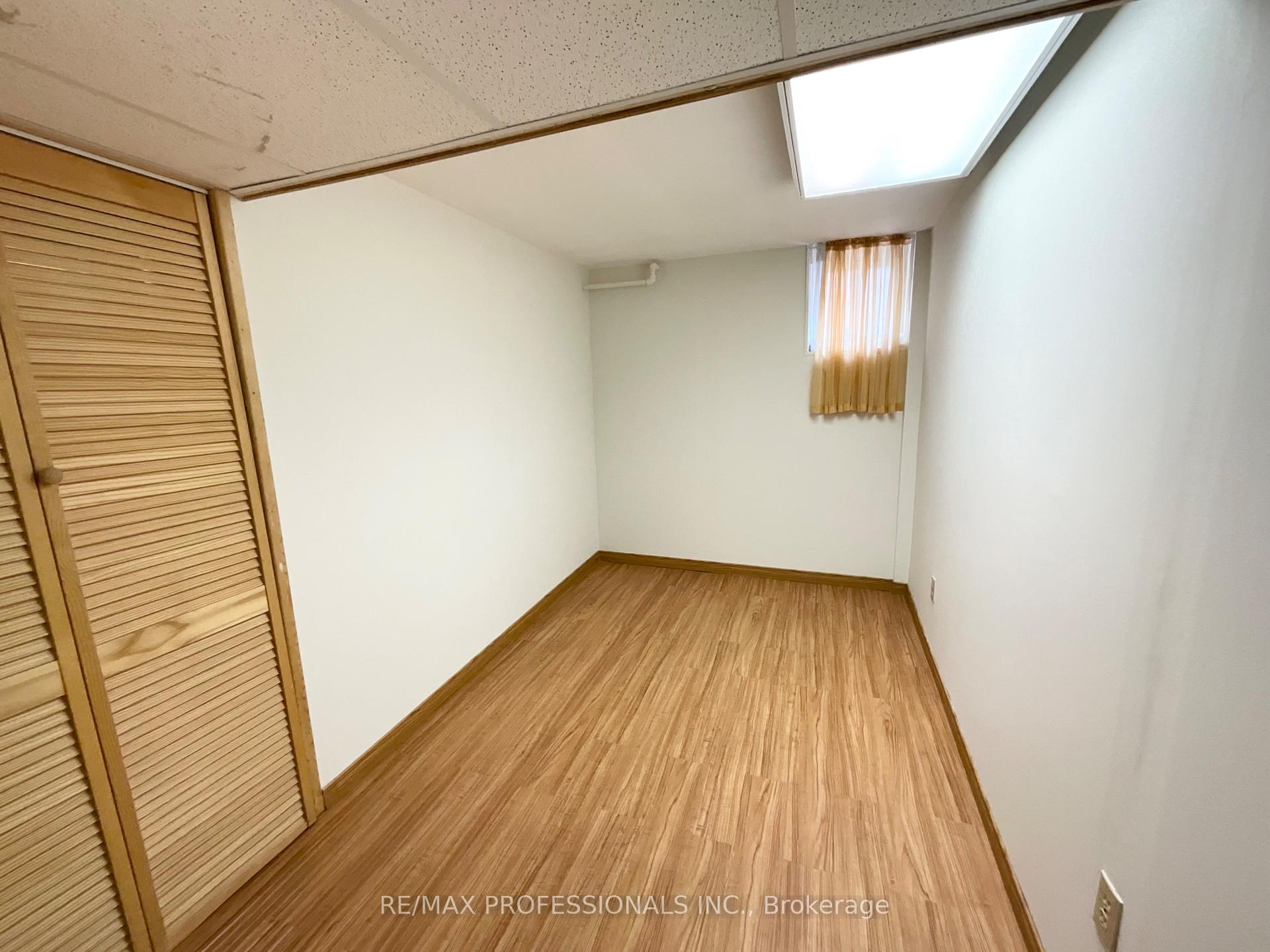Photo 27 of 130 Yorkview Drive, Etobicoke, Stonegate-Queensway — HOMEH