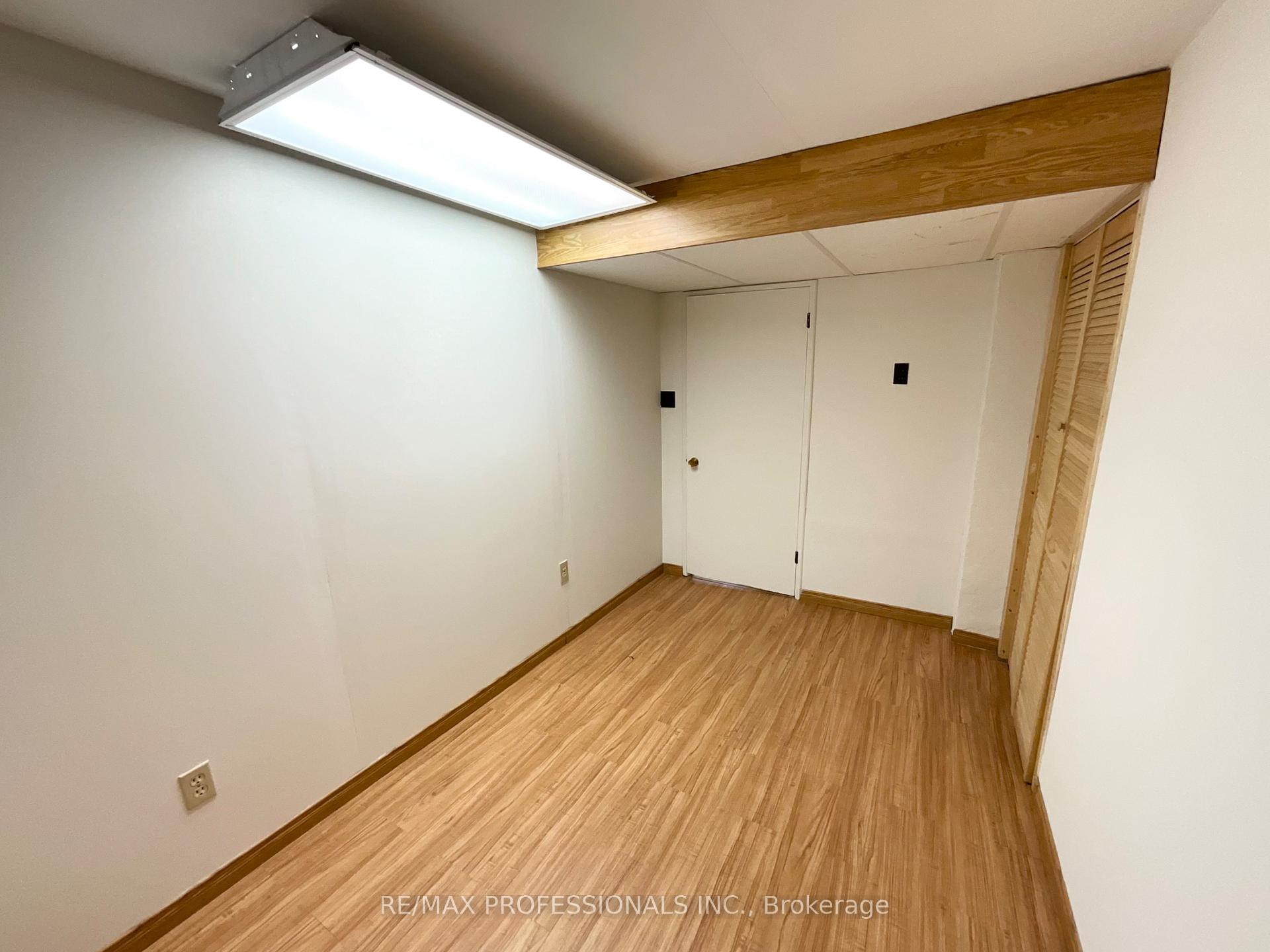 Photo 28 of 130 Yorkview Drive, Etobicoke, Stonegate-Queensway — HOMEH
