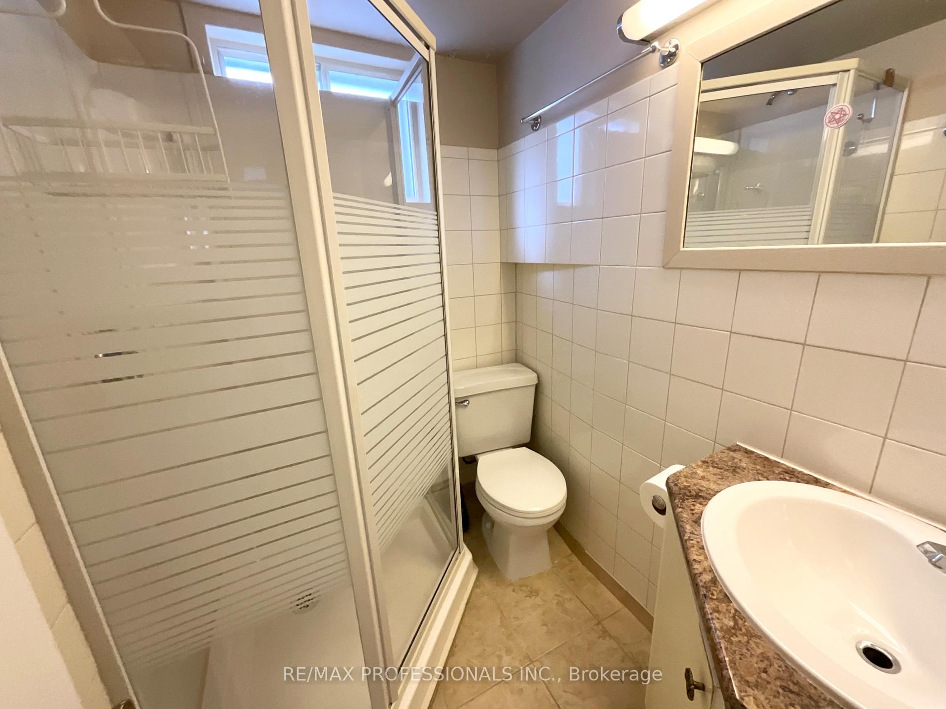 Photo 32 of 130 Yorkview Drive, Etobicoke, Stonegate-Queensway — HOMEH