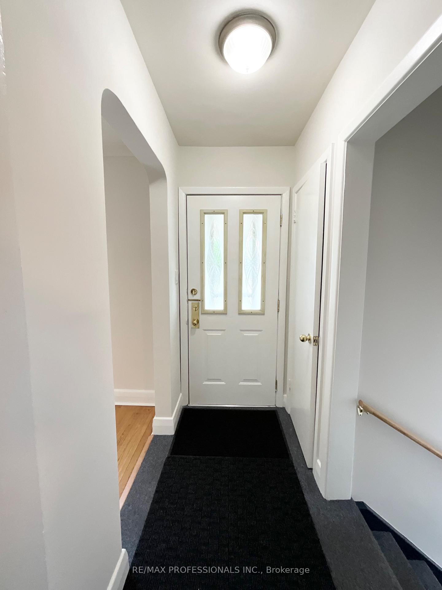 Photo 3 of 130 Yorkview Drive, Etobicoke, Stonegate-Queensway — HOMEH
