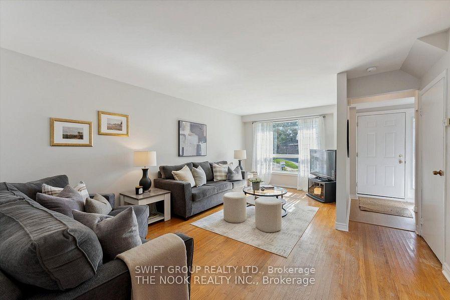 Photo 4 of 740 Krosno Boulevard, Pickering, Bay Ridges — HOMEH