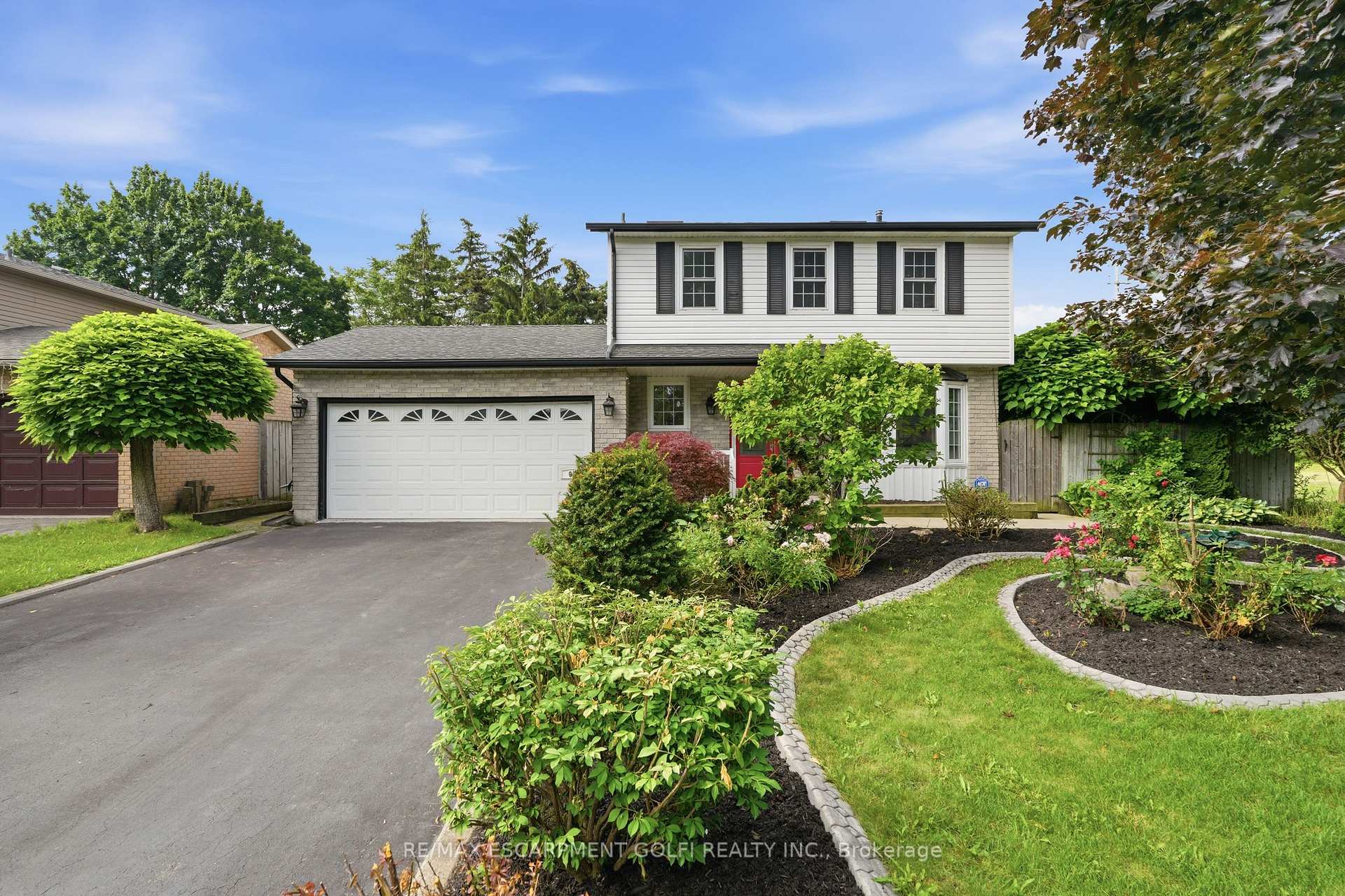 Photo 2 of 95 Birchpark Drive, Grimsby, Grimsby Beach — HOMEH