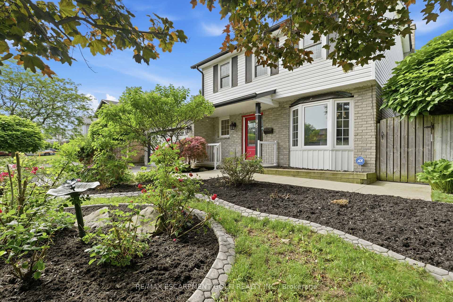 Photo 3 of 95 Birchpark Drive, Grimsby, Grimsby Beach — HOMEH