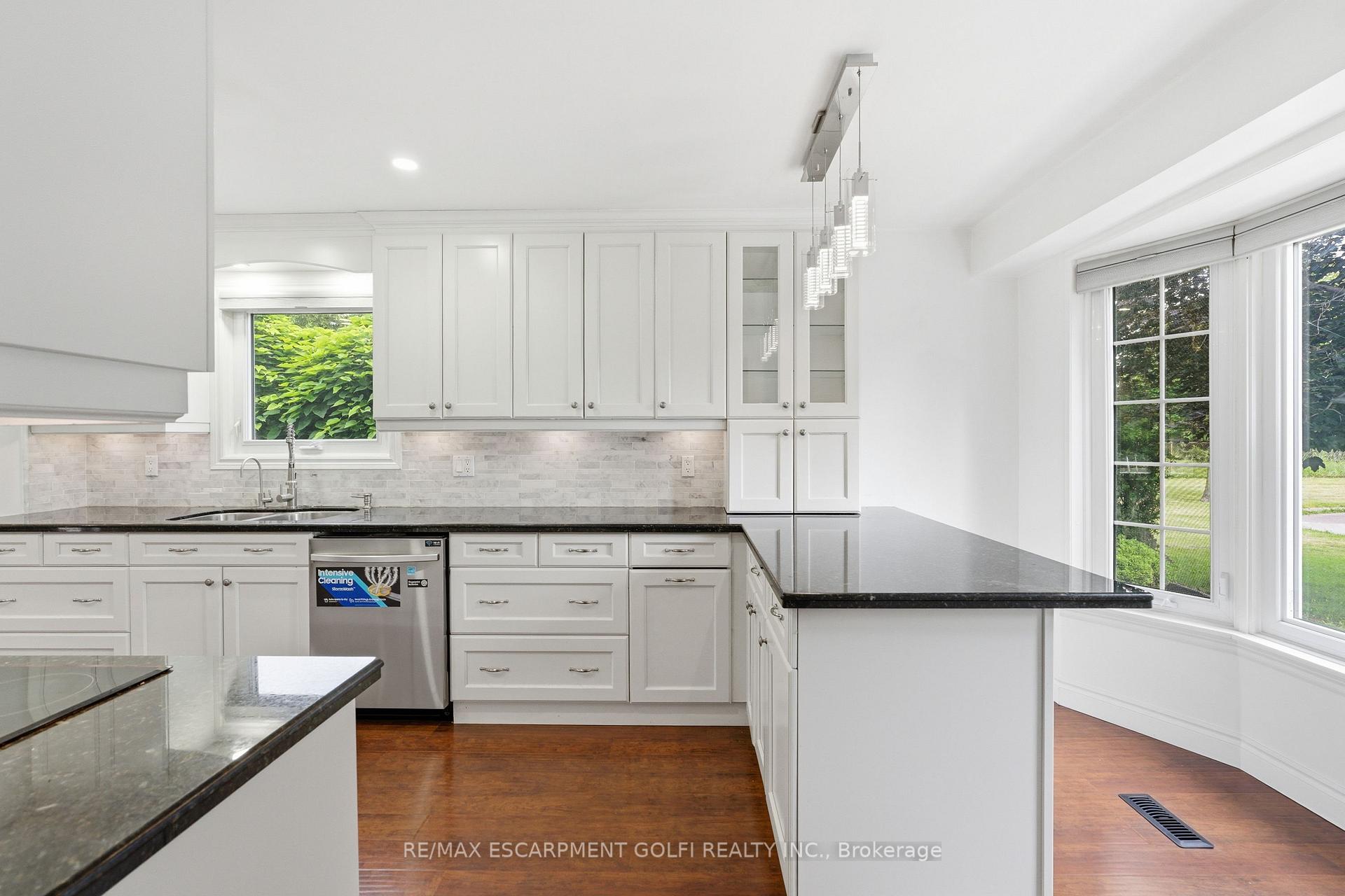 Photo 6 of 95 Birchpark Drive, Grimsby, Grimsby Beach — HOMEH