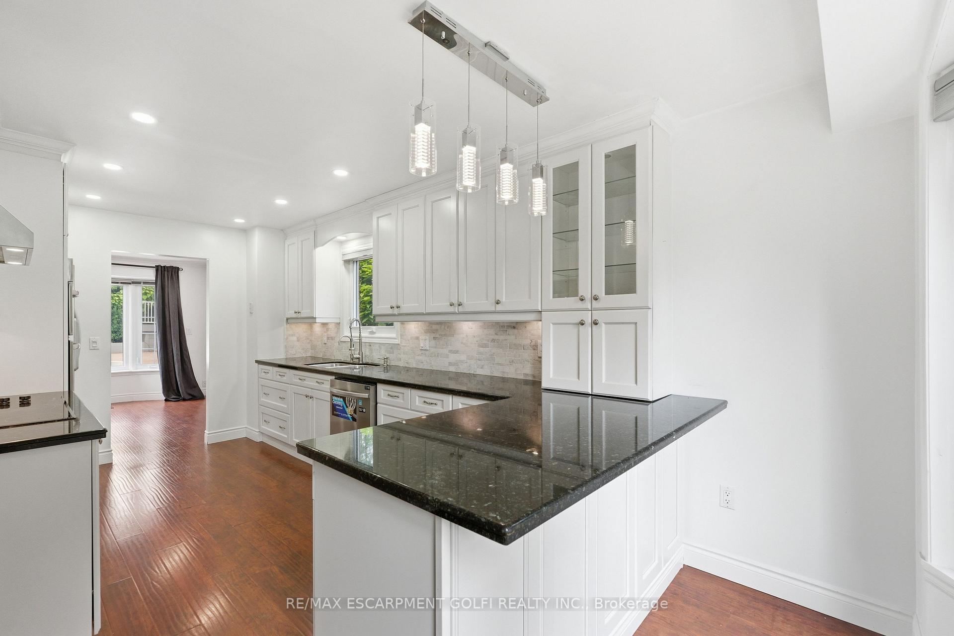 Photo 7 of 95 Birchpark Drive, Grimsby, Grimsby Beach — HOMEH