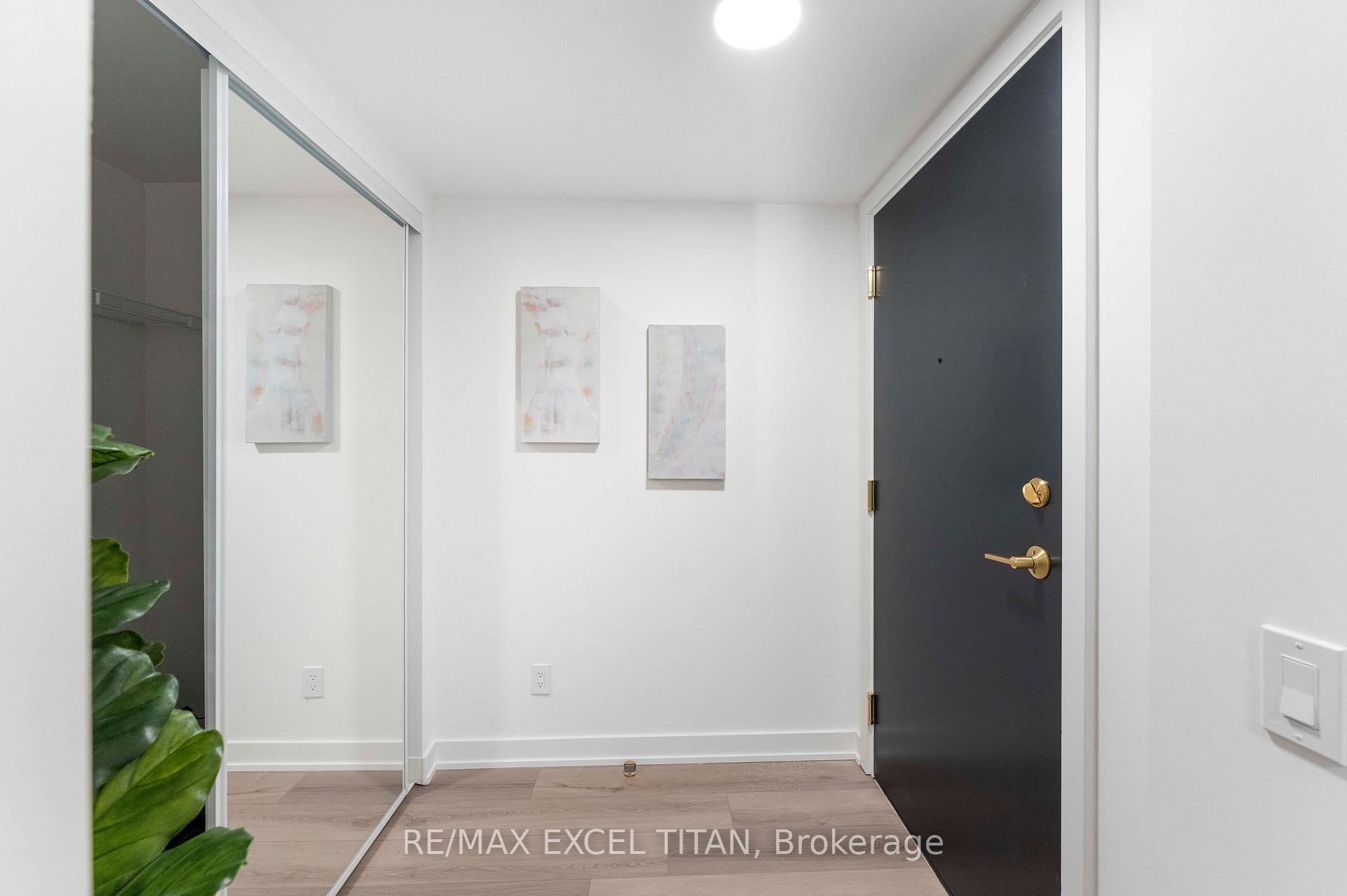 Photo 4 of Unit 611, 5 Lakeview Avenue, Toronto, Trinity-Bellwoods — HOMEH