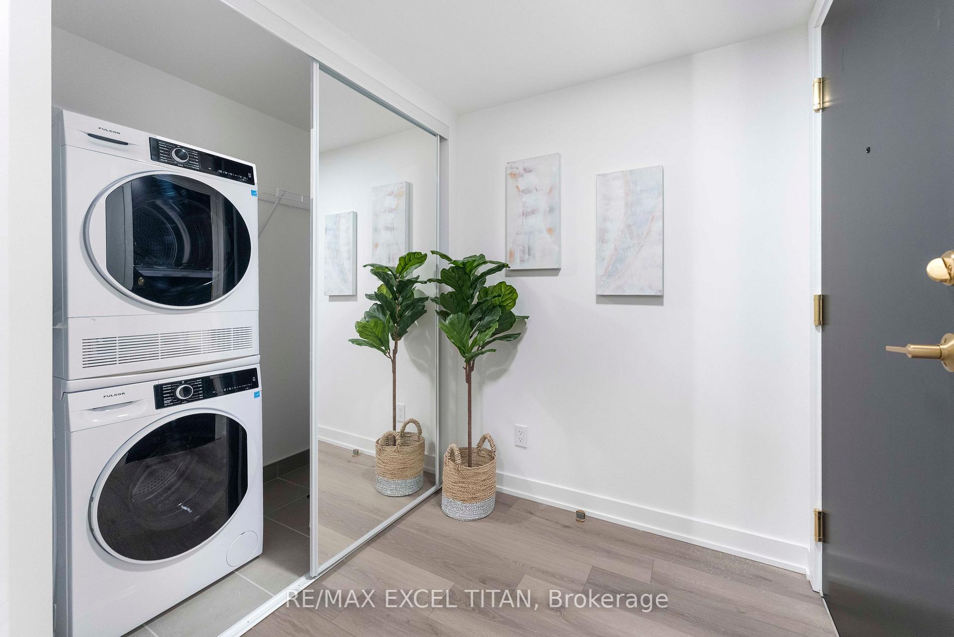 Photo 5 of Unit 611, 5 Lakeview Avenue, Toronto, Trinity-Bellwoods — HOMEH
