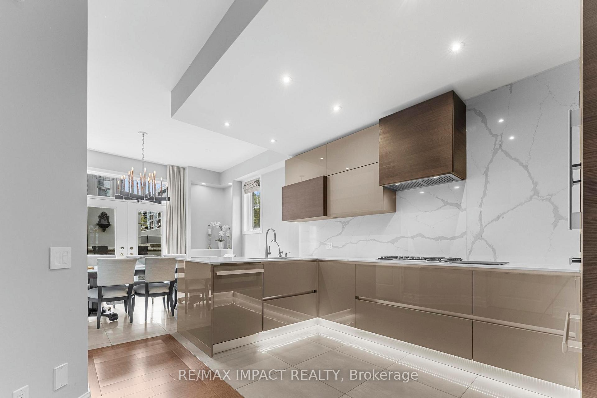 Photo 8 of Unit 13, 260 Russell Hill Road, Toronto, Casa Loma — HOMEH
