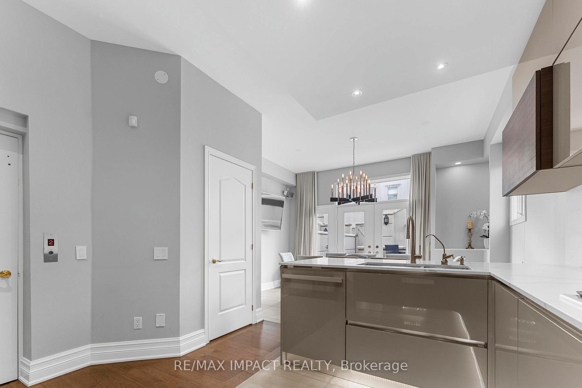 Photo 10 of Unit 13, 260 Russell Hill Road, Toronto, Casa Loma — HOMEH