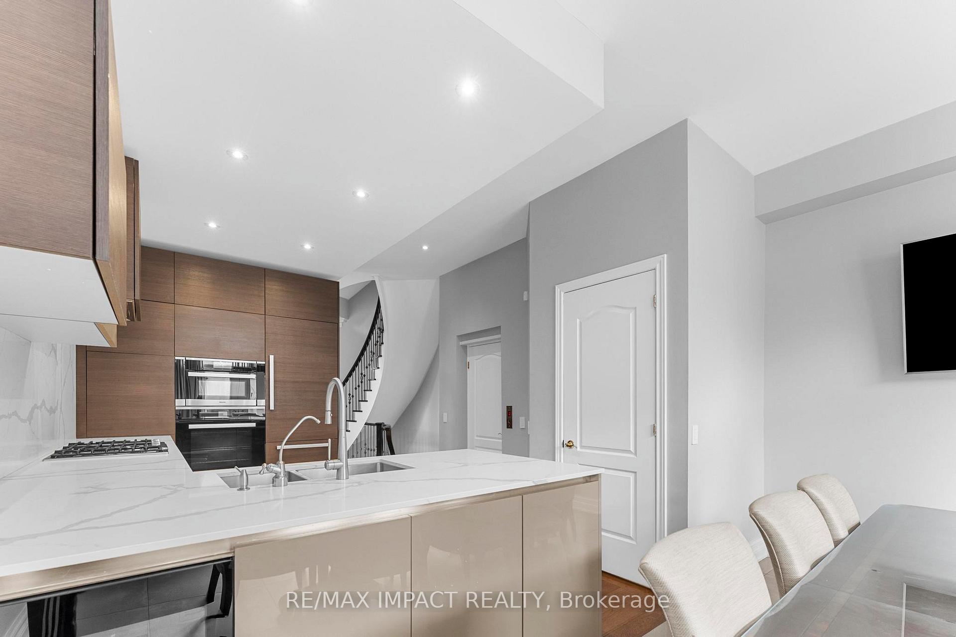 Photo 12 of Unit 13, 260 Russell Hill Road, Toronto, Casa Loma — HOMEH