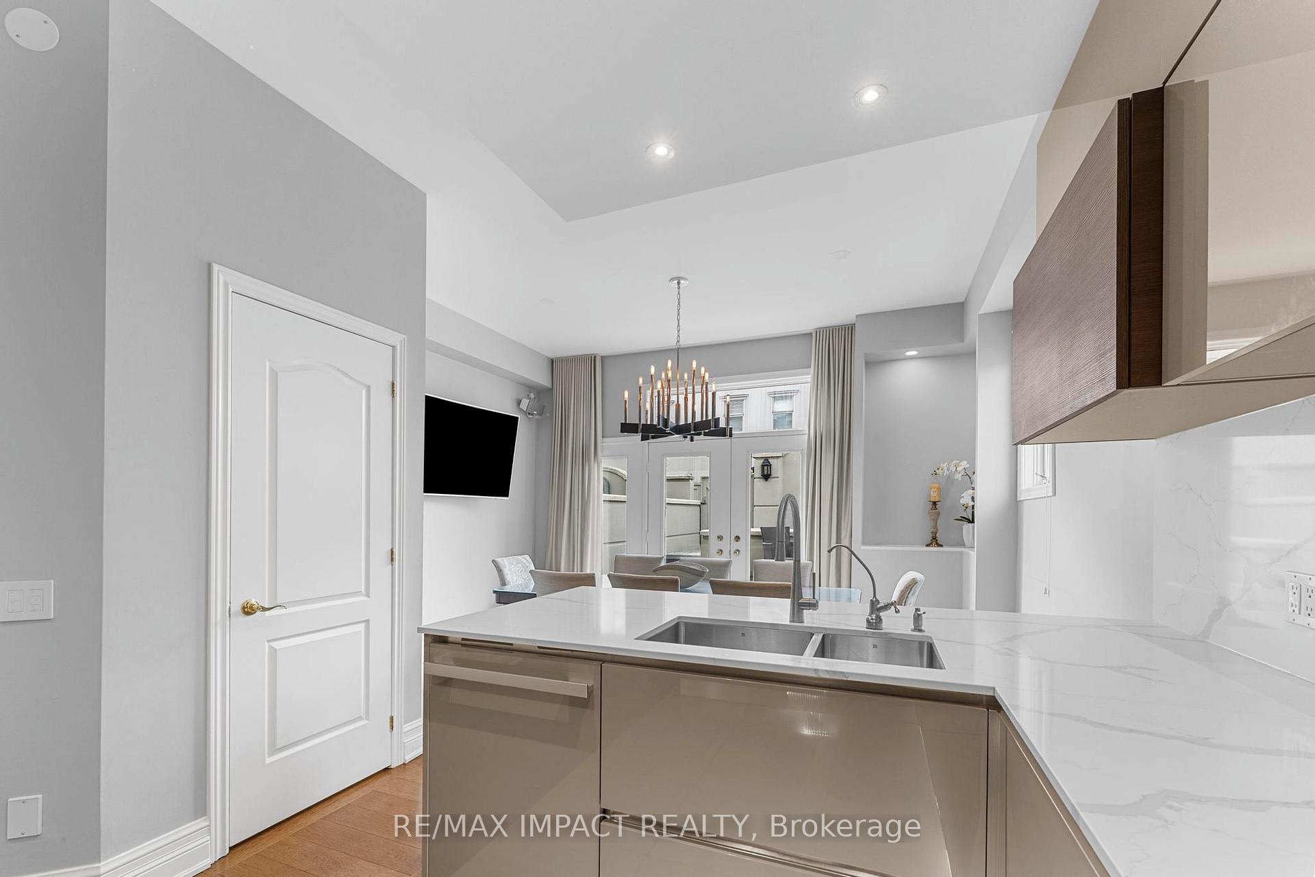 Photo 13 of Unit 13, 260 Russell Hill Road, Toronto, Casa Loma — HOMEH