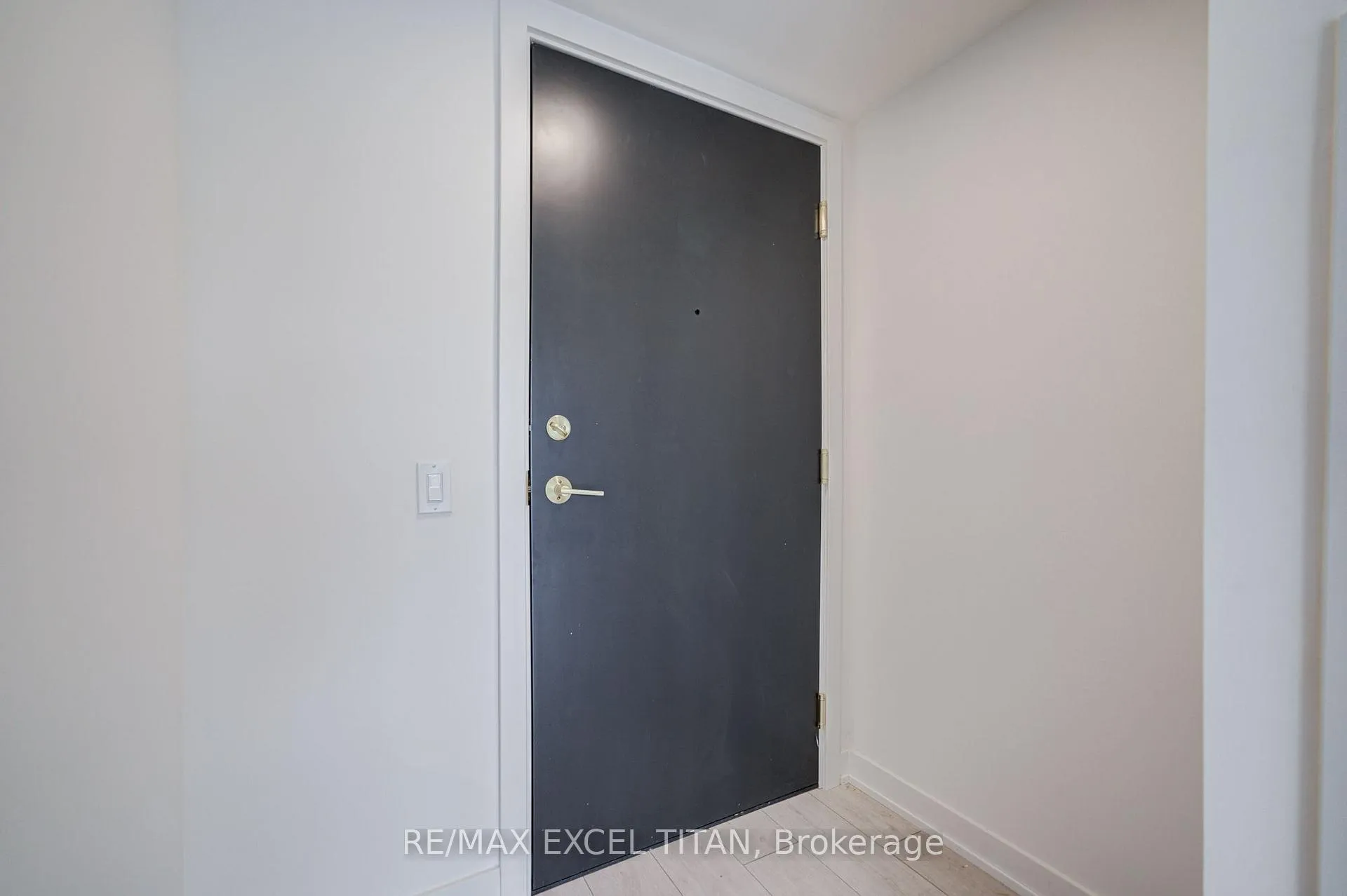Photo 6 of Unit 416, 5 Lakeview Avenue, Toronto, Trinity-Bellwoods — HOMEH