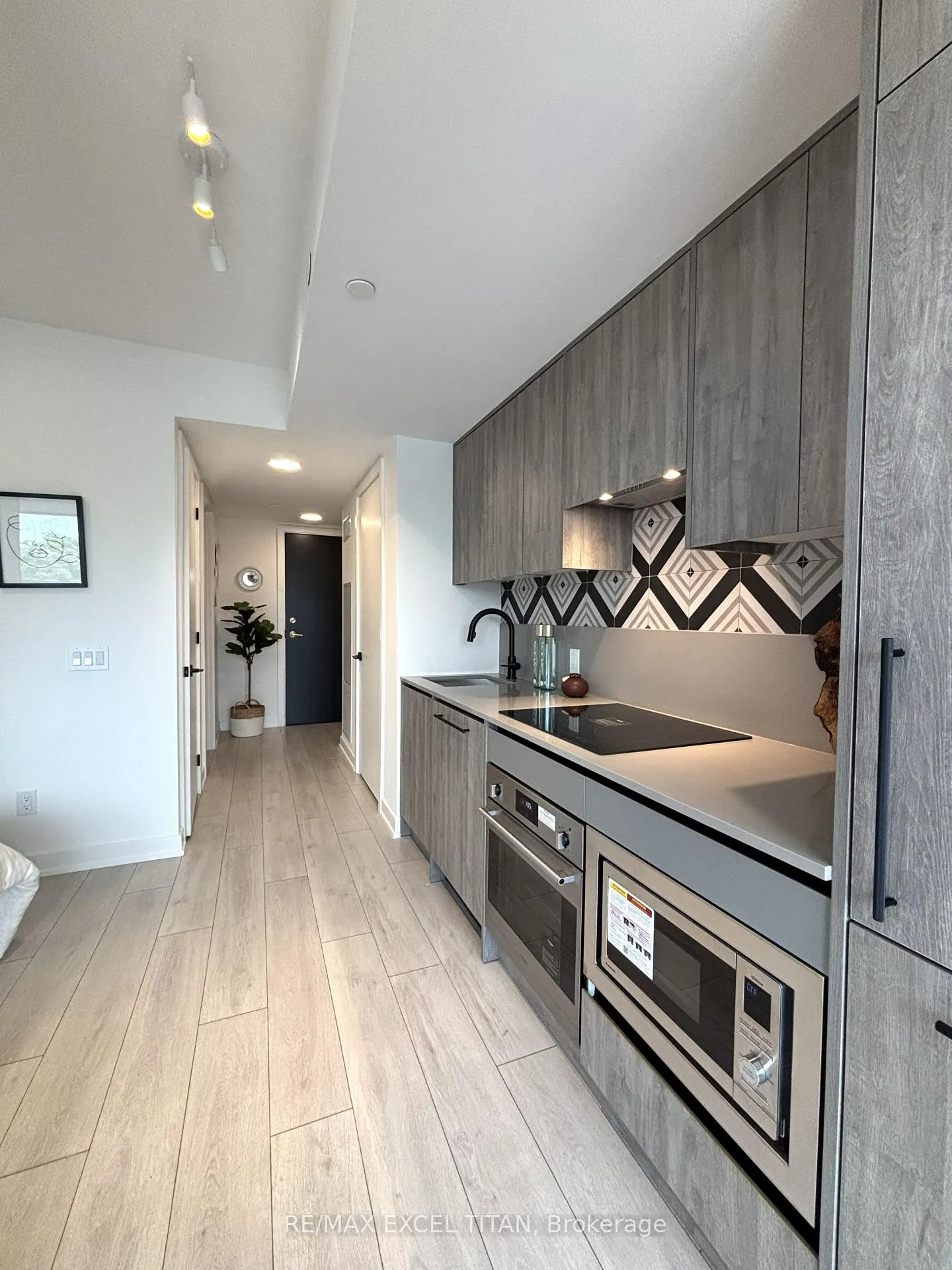 Photo 9 of Unit 416, 5 Lakeview Avenue, Toronto, Trinity-Bellwoods — HOMEH