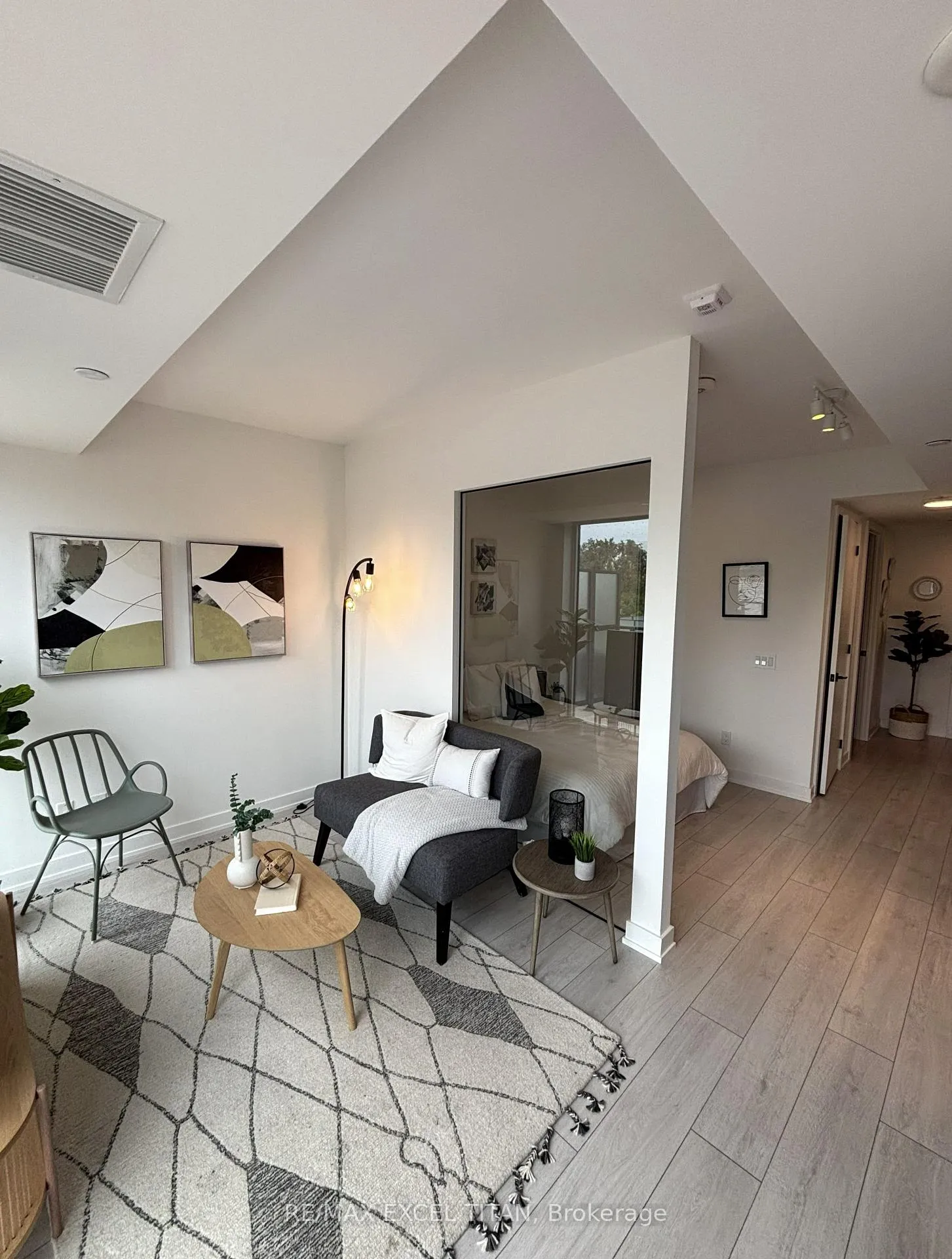 Photo 10 of Unit 416, 5 Lakeview Avenue, Toronto, Trinity-Bellwoods — HOMEH