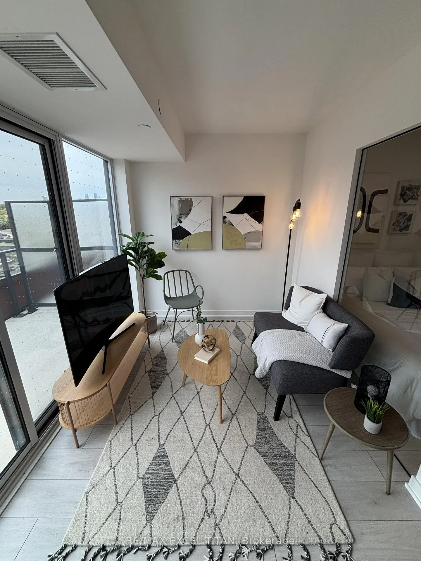 Photo 11 of Unit 416, 5 Lakeview Avenue, Toronto, Trinity-Bellwoods — HOMEH