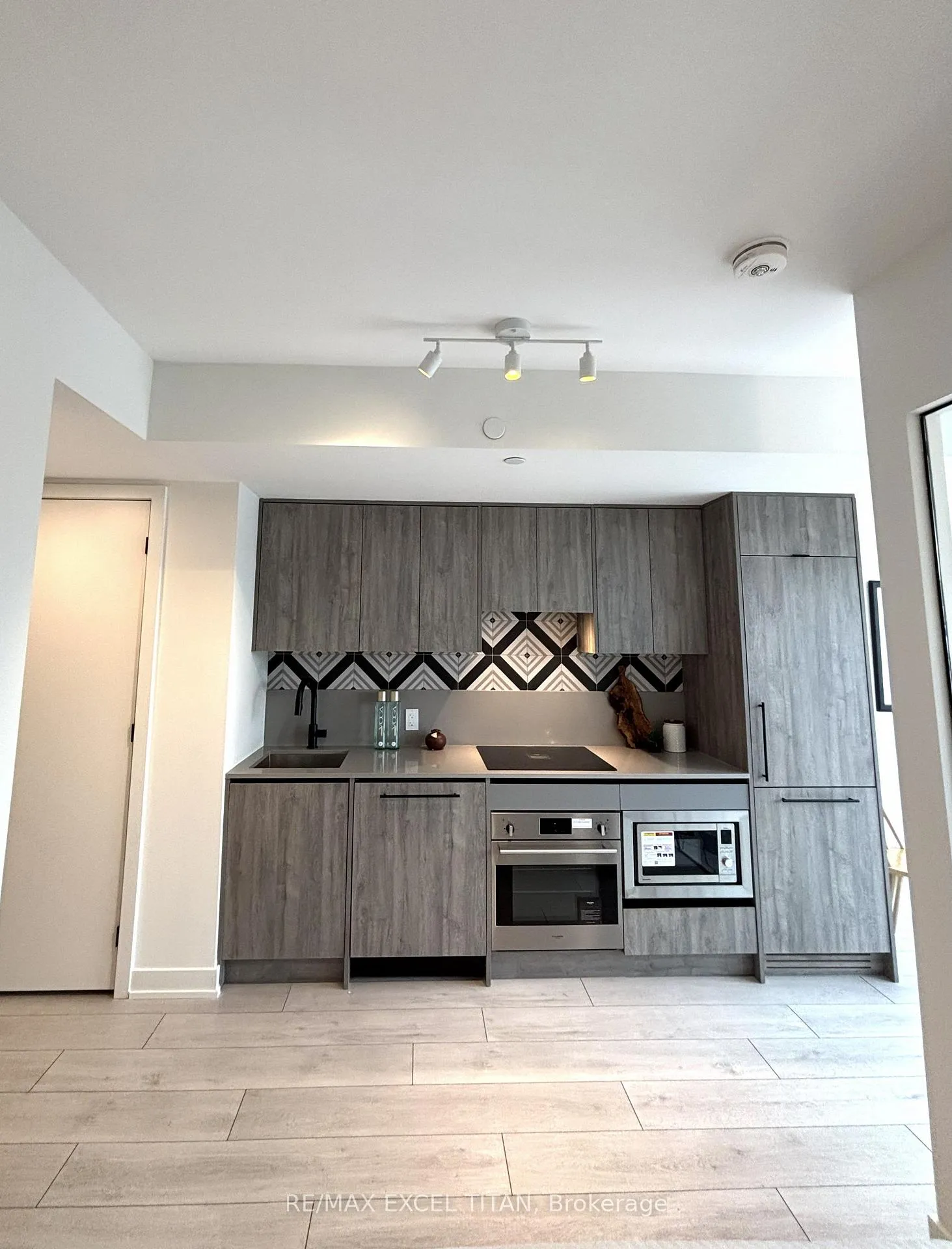 Photo 15 of Unit 416, 5 Lakeview Avenue, Toronto, Trinity-Bellwoods — HOMEH