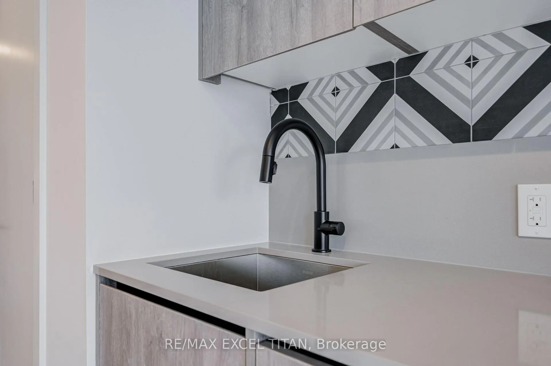 Photo 18 of Unit 416, 5 Lakeview Avenue, Toronto, Trinity-Bellwoods — HOMEH