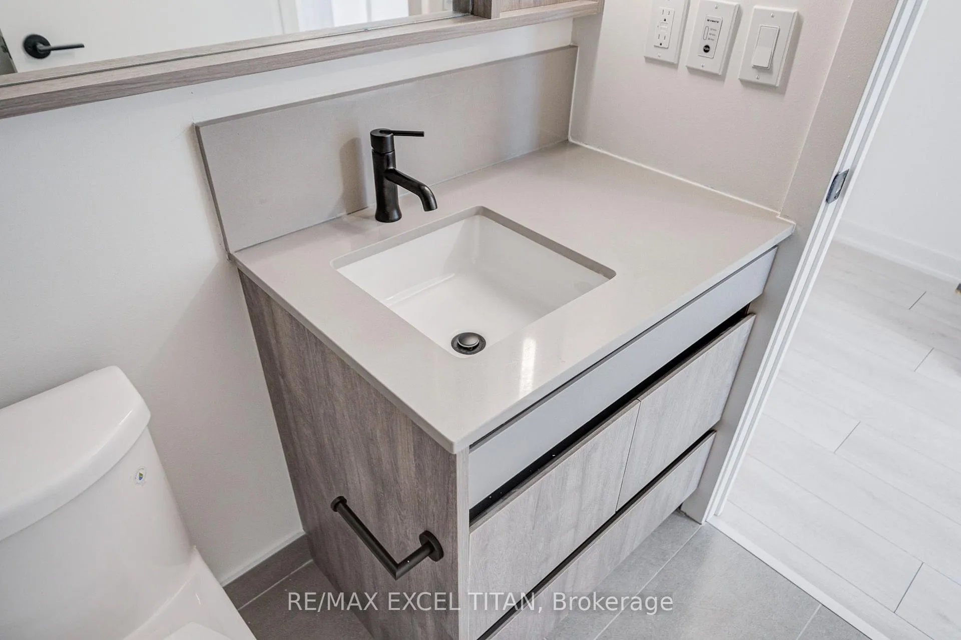 Photo 20 of Unit 416, 5 Lakeview Avenue, Toronto, Trinity-Bellwoods — HOMEH