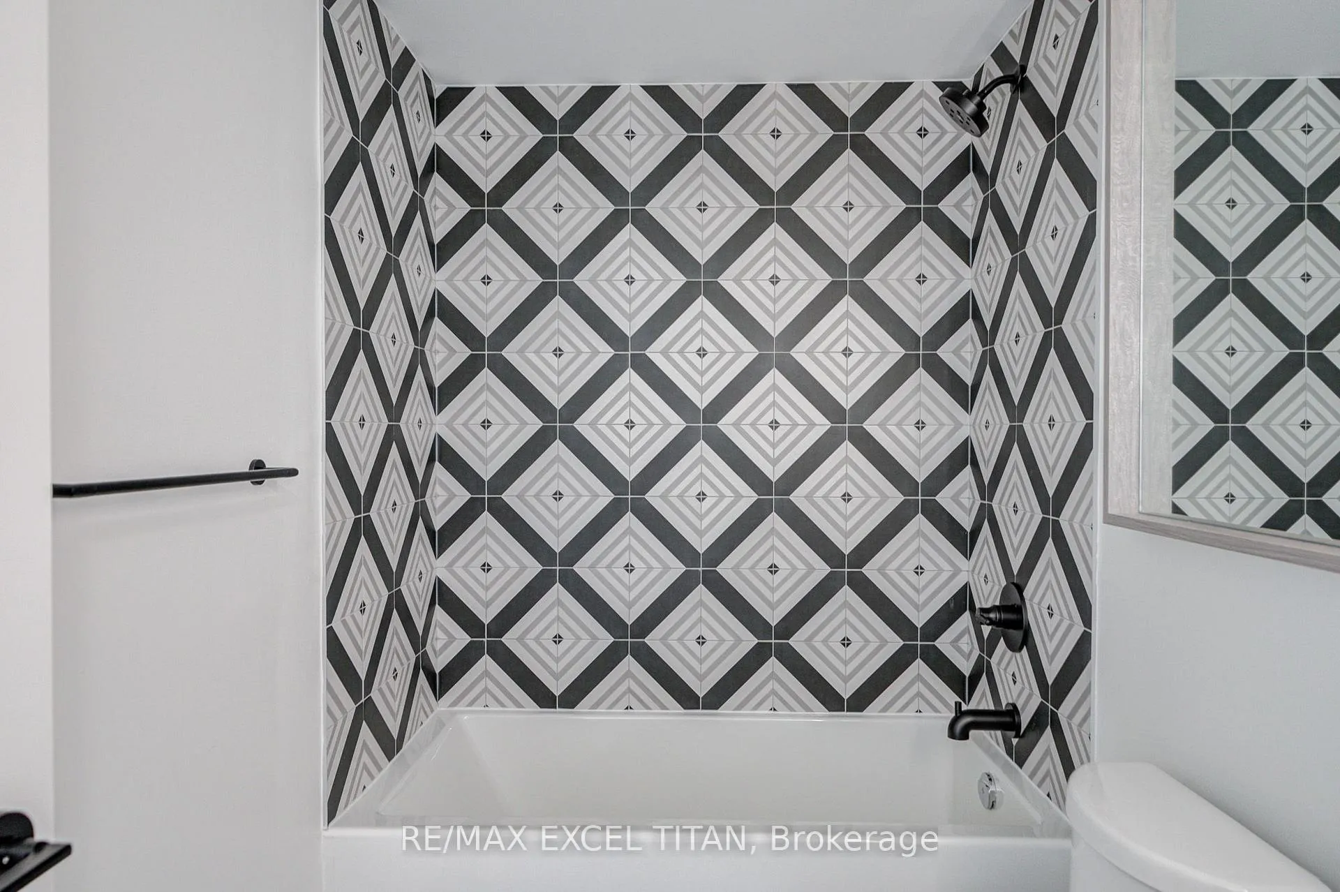 Photo 21 of Unit 416, 5 Lakeview Avenue, Toronto, Trinity-Bellwoods — HOMEH