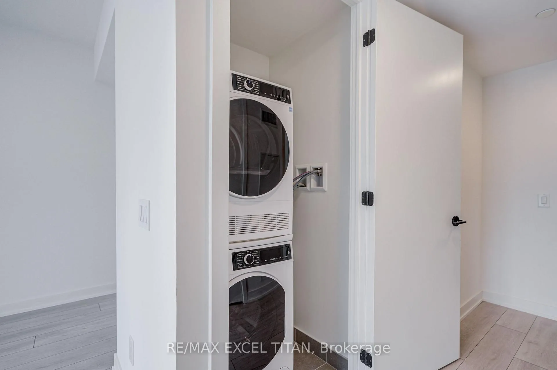 Photo 22 of Unit 416, 5 Lakeview Avenue, Toronto, Trinity-Bellwoods — HOMEH