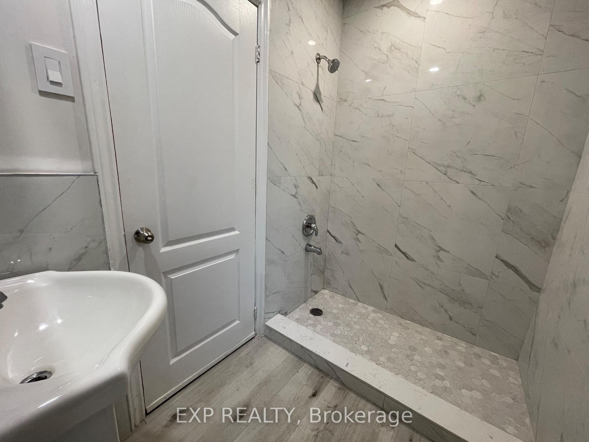 Photo 6 of Unit 1, 259 Lakeshore Road E, Mississauga, Port Credit — HOMEH