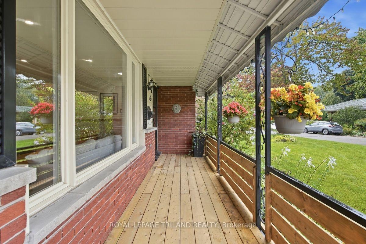 Photo 4 of 438 Magnolia Crescent, London, East A — HOMEH