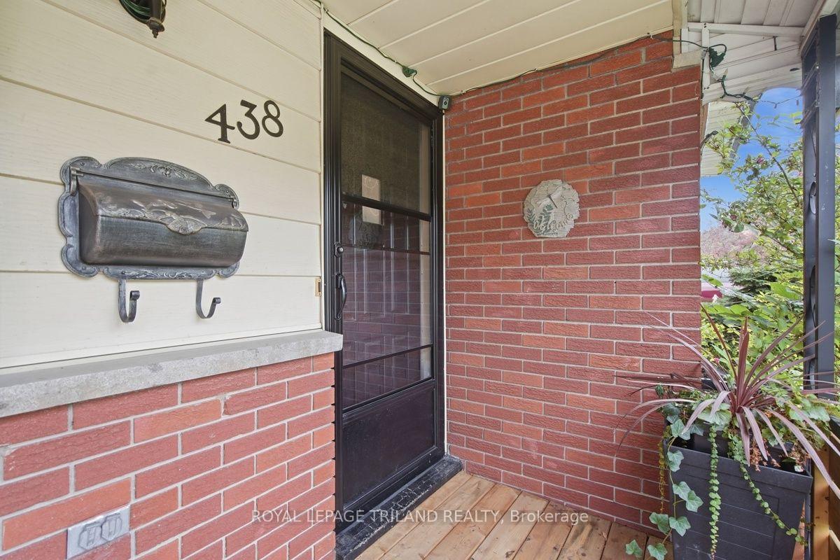 Photo 5 of 438 Magnolia Crescent, London, East A — HOMEH
