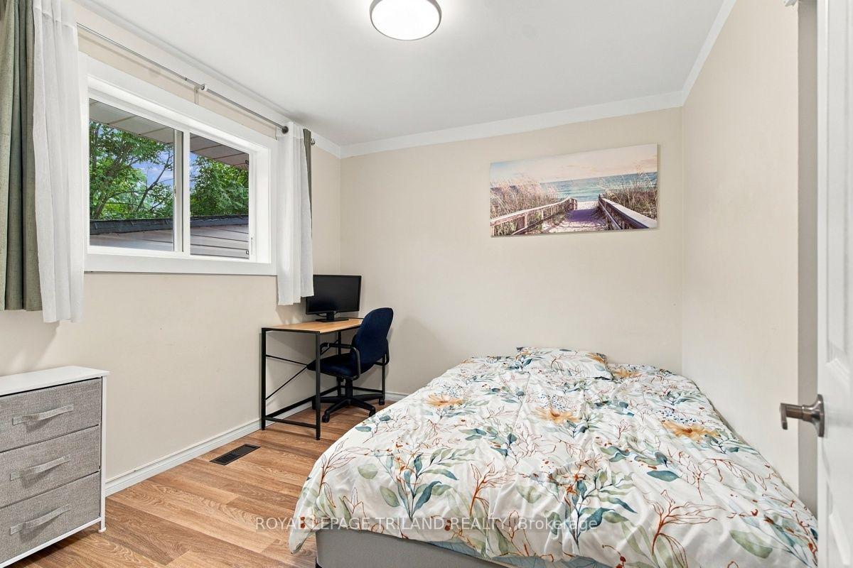 Photo 20 of 438 Magnolia Crescent, London, East A — HOMEH