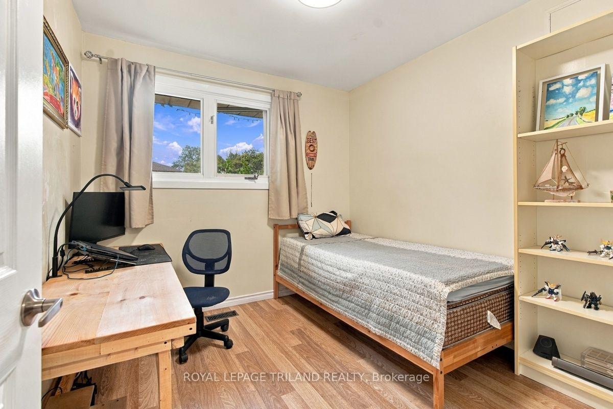 Photo 22 of 438 Magnolia Crescent, London, East A — HOMEH