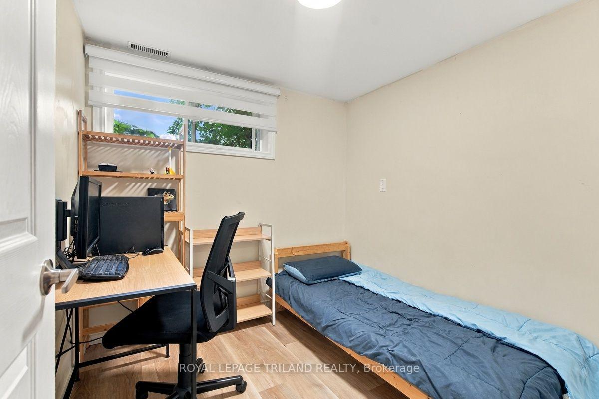 Photo 30 of 438 Magnolia Crescent, London, East A — HOMEH