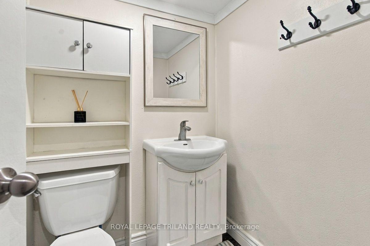 Photo 31 of 438 Magnolia Crescent, London, East A — HOMEH