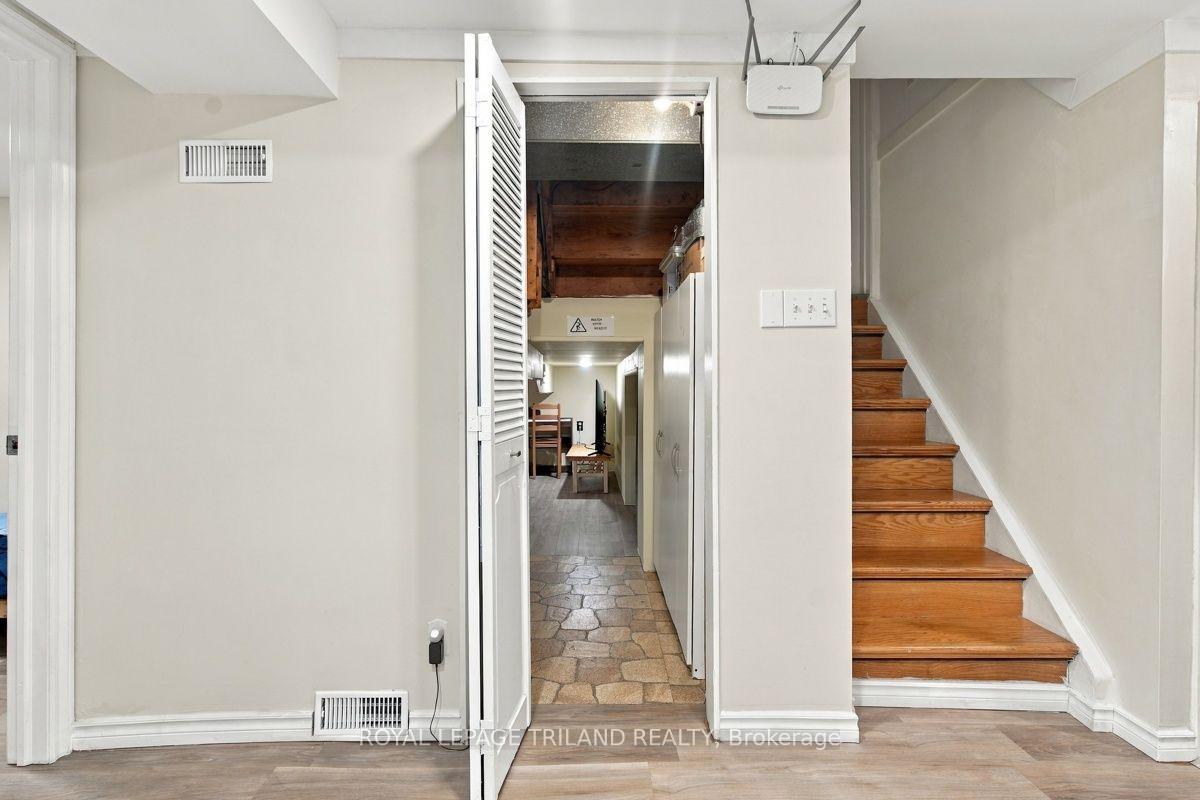 Photo 34 of 438 Magnolia Crescent, London, East A — HOMEH