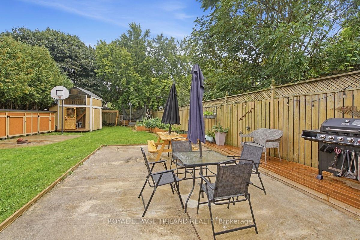 Photo 39 of 438 Magnolia Crescent, London, East A — HOMEH