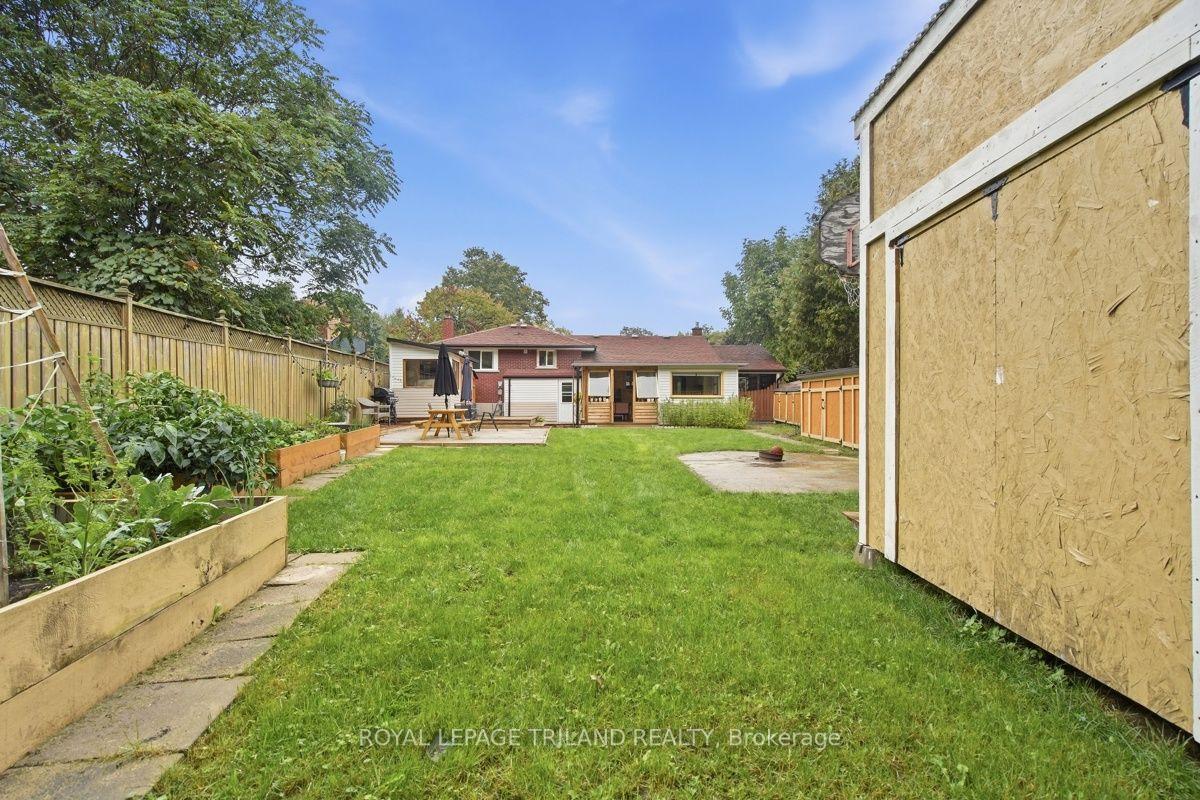 Photo 49 of 438 Magnolia Crescent, London, East A — HOMEH