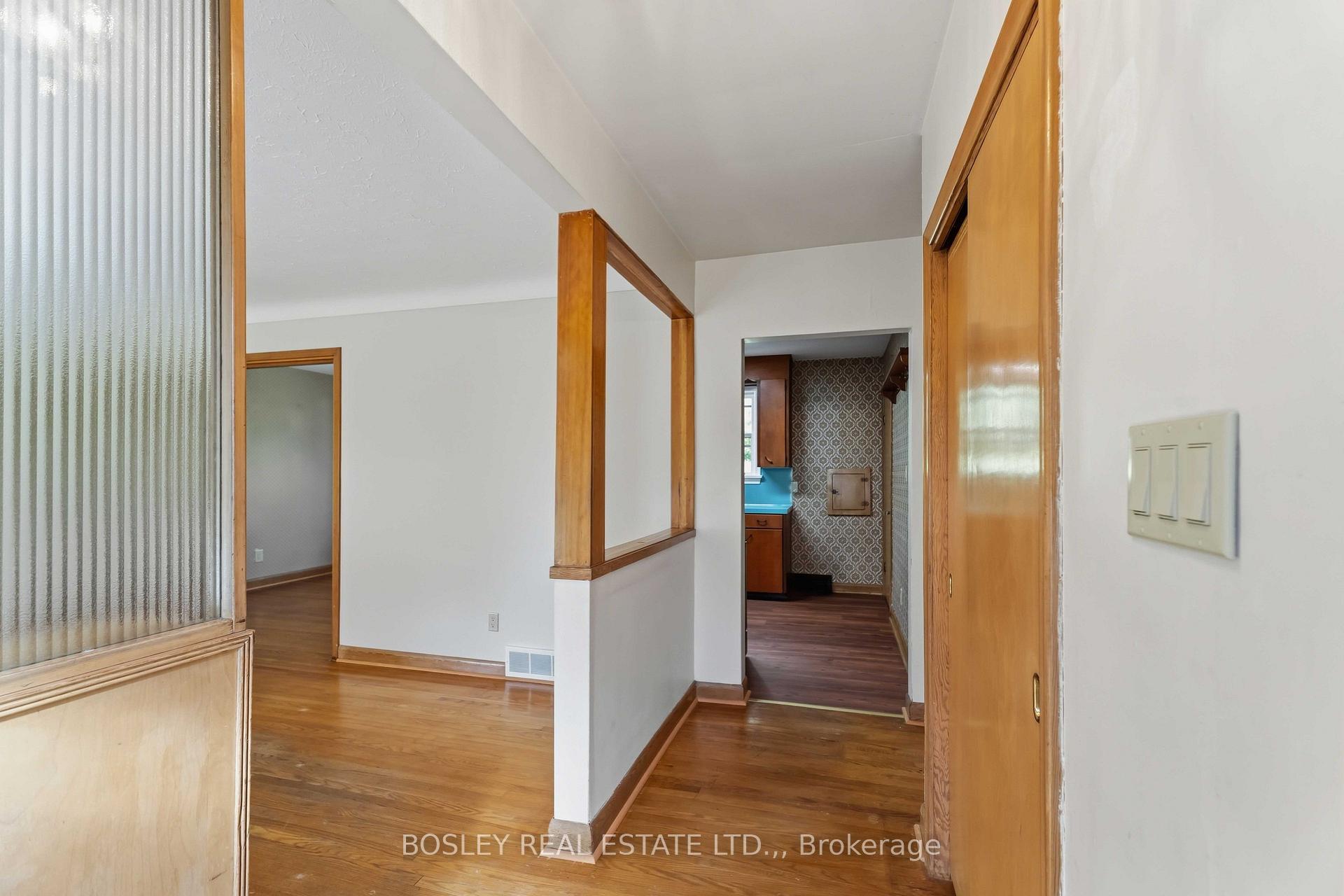 Photo 4 of 12 Glenhurst Circle, St. Catharines, Oakdale — HOMEH