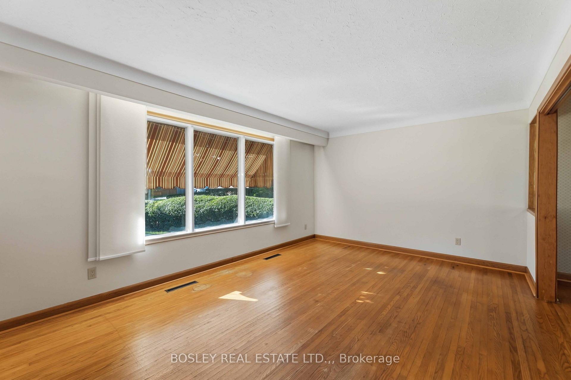 Photo 5 of 12 Glenhurst Circle, St. Catharines, Oakdale — HOMEH