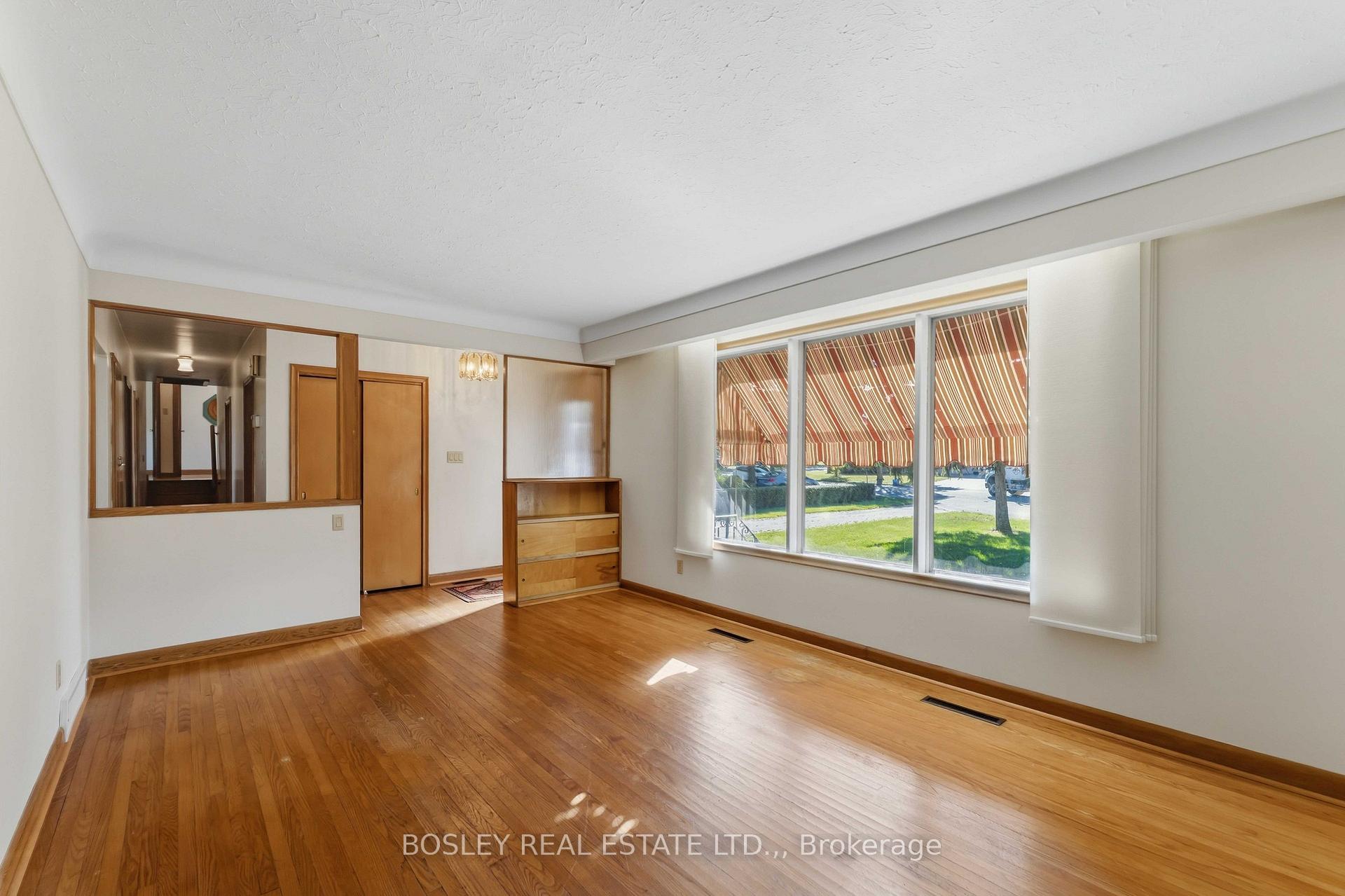 Photo 7 of 12 Glenhurst Circle, St. Catharines, Oakdale — HOMEH