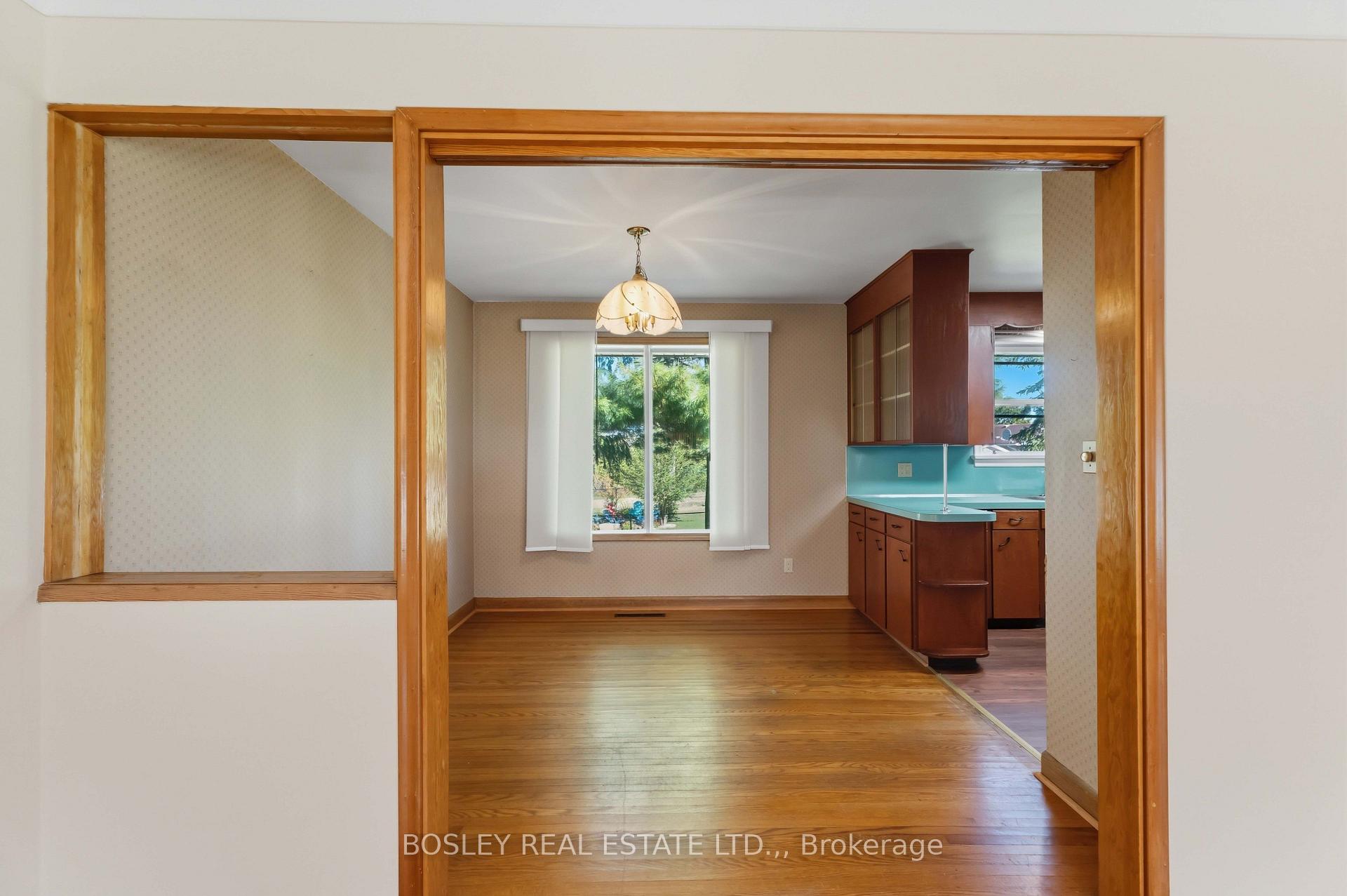 Photo 8 of 12 Glenhurst Circle, St. Catharines, Oakdale — HOMEH