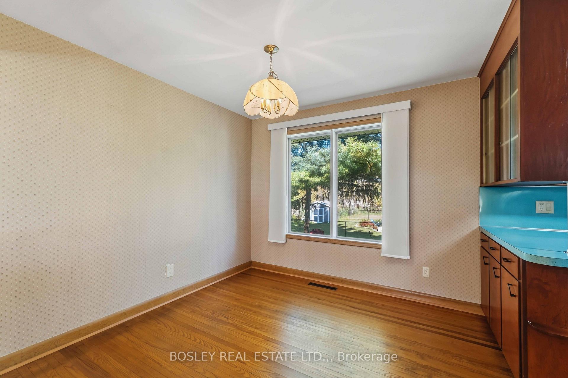 Photo 9 of 12 Glenhurst Circle, St. Catharines, Oakdale — HOMEH